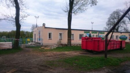 Remont i termomodernizacja budynku klubu sportowego LOTNIK przed 01