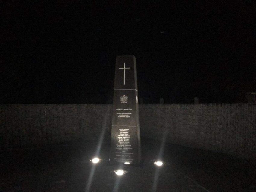 pomnik dwudziestu powieszonych po 02