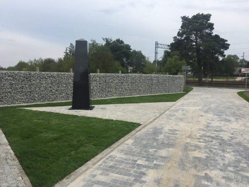 pomnik dwudziestu powieszonych po 09