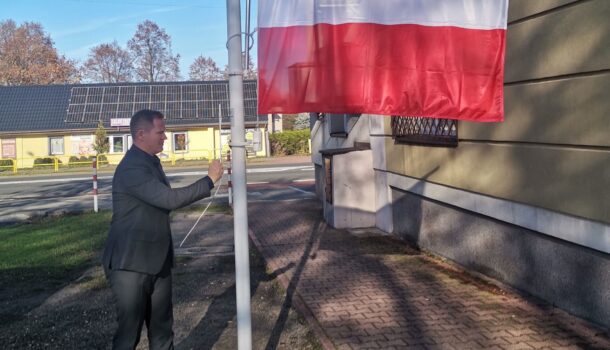 Projekt „Pod bialo czerwona w gminie Redziny. Mamy nowy maszt i flage 1